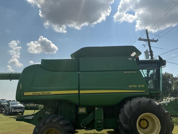 Image of John Deere 9770 STS equipment image 3
