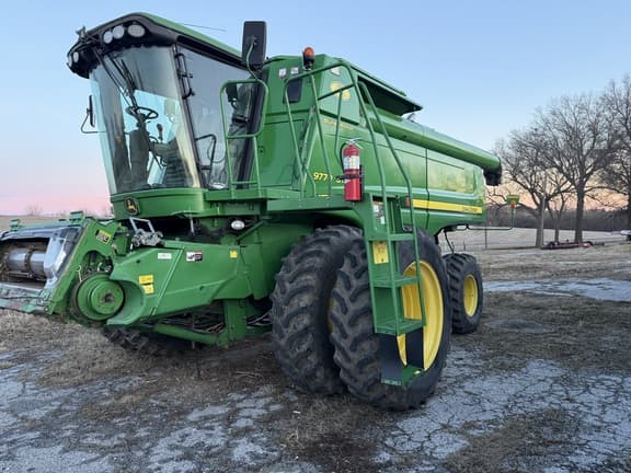 Image of John Deere 9770 STS equipment image 3