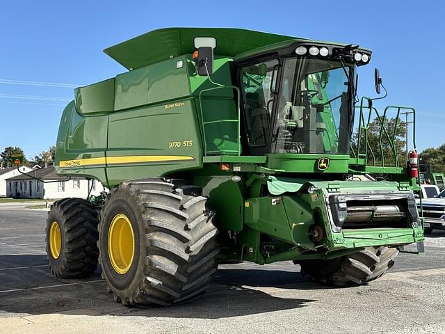 Image of John Deere 9770 STS equipment image 2