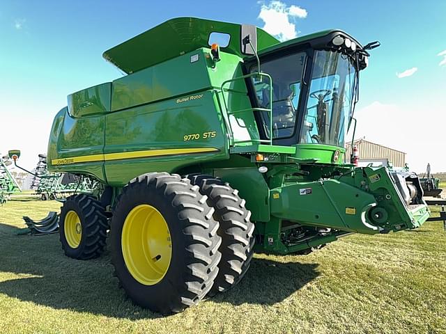 Image of John Deere 9770 STS equipment image 1