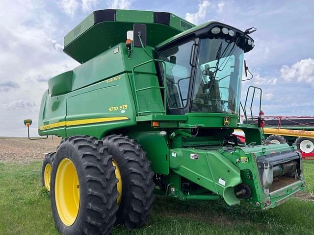 Image of John Deere 9770 STS equipment image 2