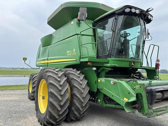 Image of John Deere 9770 STS equipment image 2