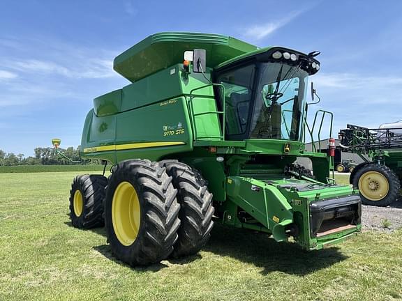 Image of John Deere 9770 STS equipment image 2
