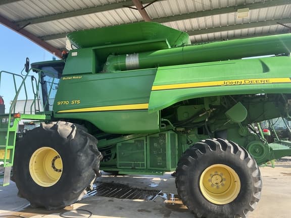 Image of John Deere 9770 STS equipment image 3