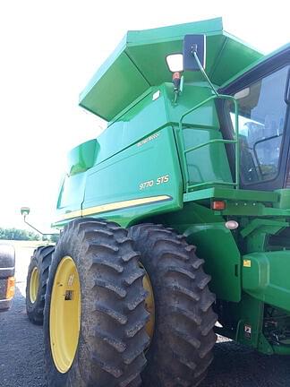 Image of John Deere 9770 STS equipment image 2