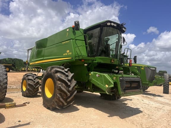 Image of John Deere 9770 STS equipment image 2