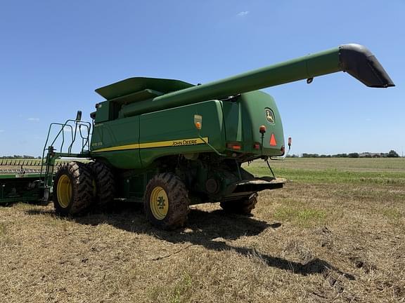 Image of John Deere 9770 STS equipment image 4