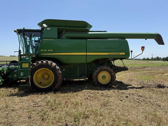 Image of John Deere 9770 STS equipment image 2