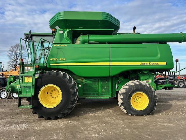 Image of John Deere 9770 STS equipment image 2