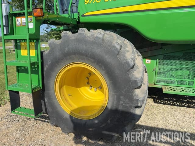 Image of John Deere 9770 STS equipment image 4