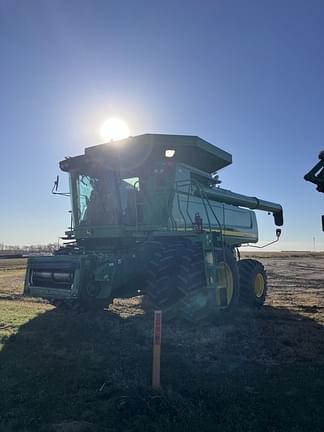 Image of John Deere 9870 STS equipment image 2