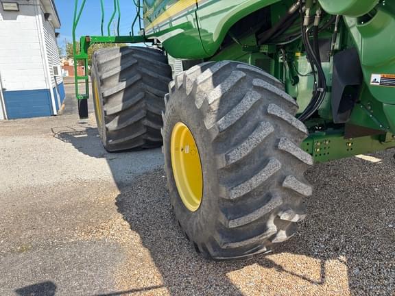 Image of John Deere 9870 STS equipment image 4