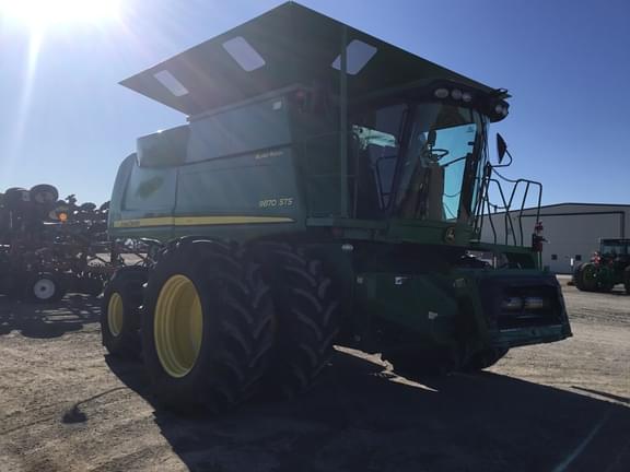 Image of John Deere 9870 STS equipment image 2