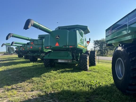 Image of John Deere 9870 STS equipment image 4