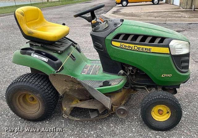 Image of John Deere D110 equipment image 3