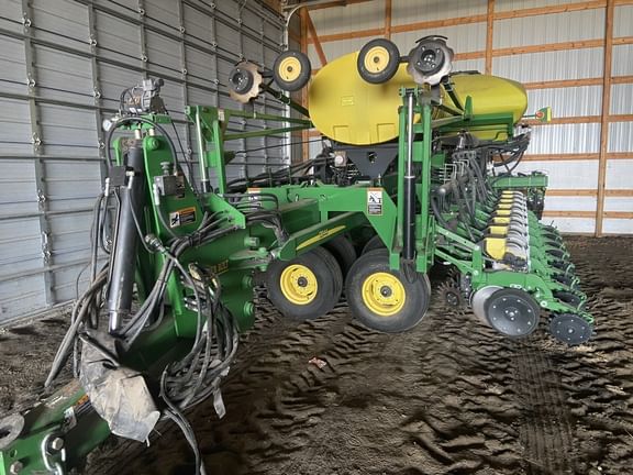 2010 John Deere DB44 Equipment Image0