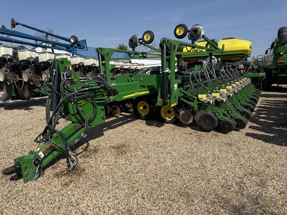 2010 John Deere DB60 Image