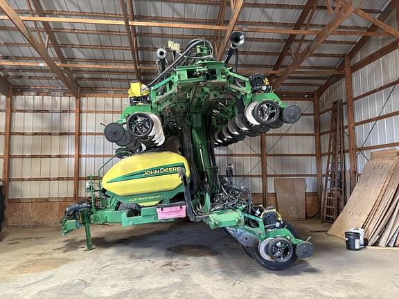 Image of John Deere DR18 equipment image 1