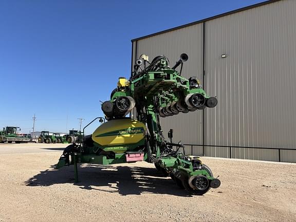 Image of John Deere DR18 equipment image 1