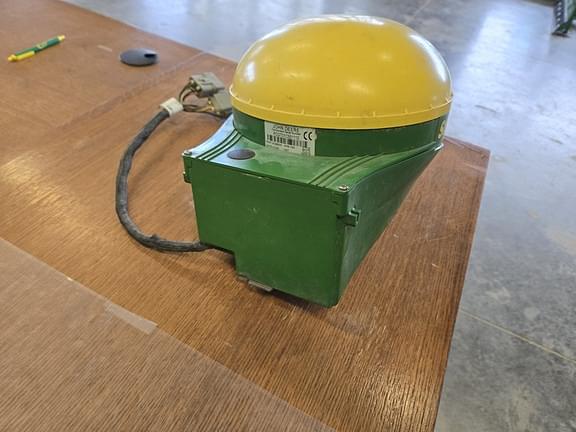 Image of John Deere StarFire iTC equipment image 2