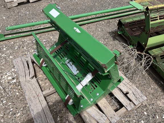 2010 John Deere Undetermined Equipment Image0
