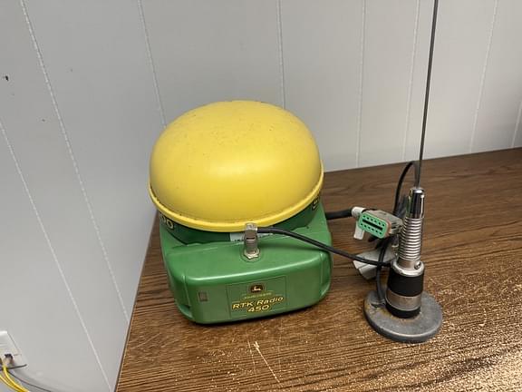 Image of John Deere StarFire 3000 equipment image 3