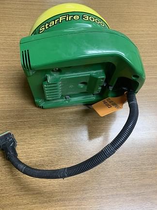 Image of John Deere StarFire 3000 equipment image 4