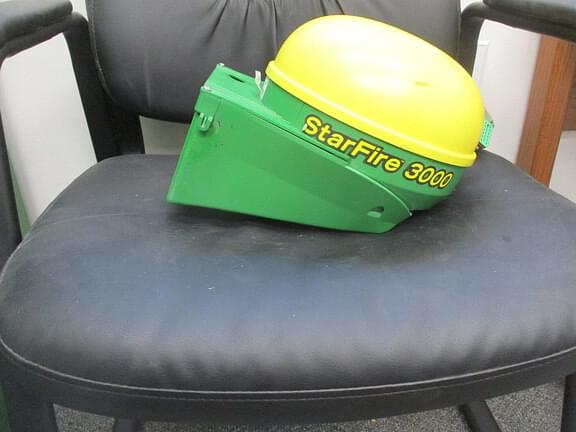 Image of John Deere StarFire 3000 equipment image 1