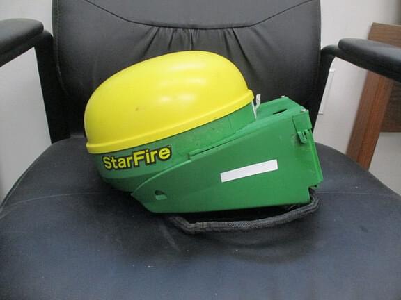 Image of John Deere StarFire 3000 equipment image 2