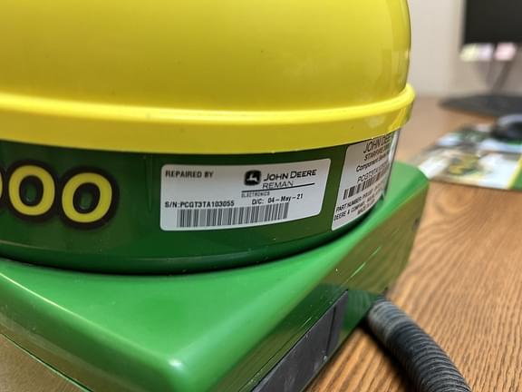 Image of John Deere StarFire 3000 equipment image 4