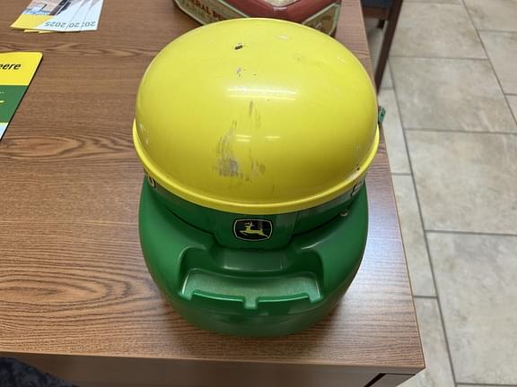 Image of John Deere StarFire 3000 equipment image 2