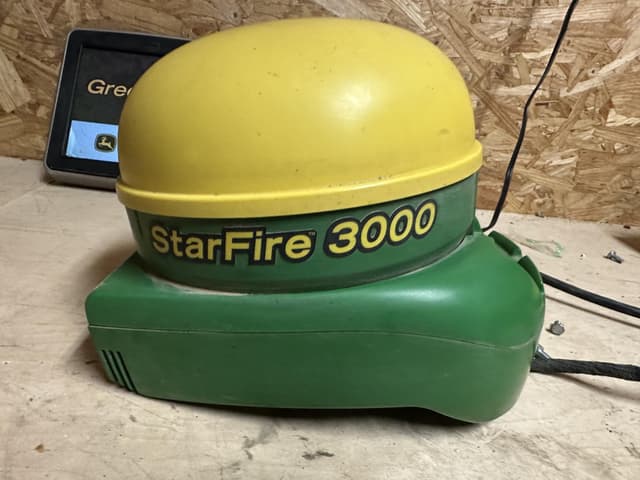 Image of John Deere StarFire 3000 equipment image 1