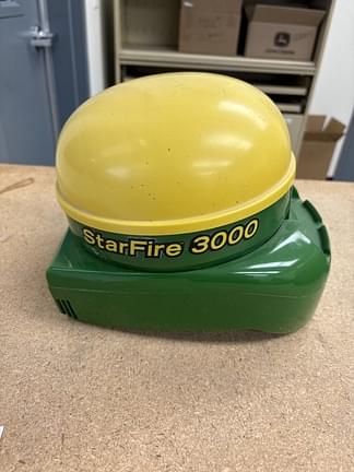 Image of John Deere StarFire 3000 equipment image 2