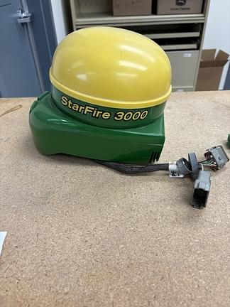 Image of John Deere StarFire 3000 equipment image 4