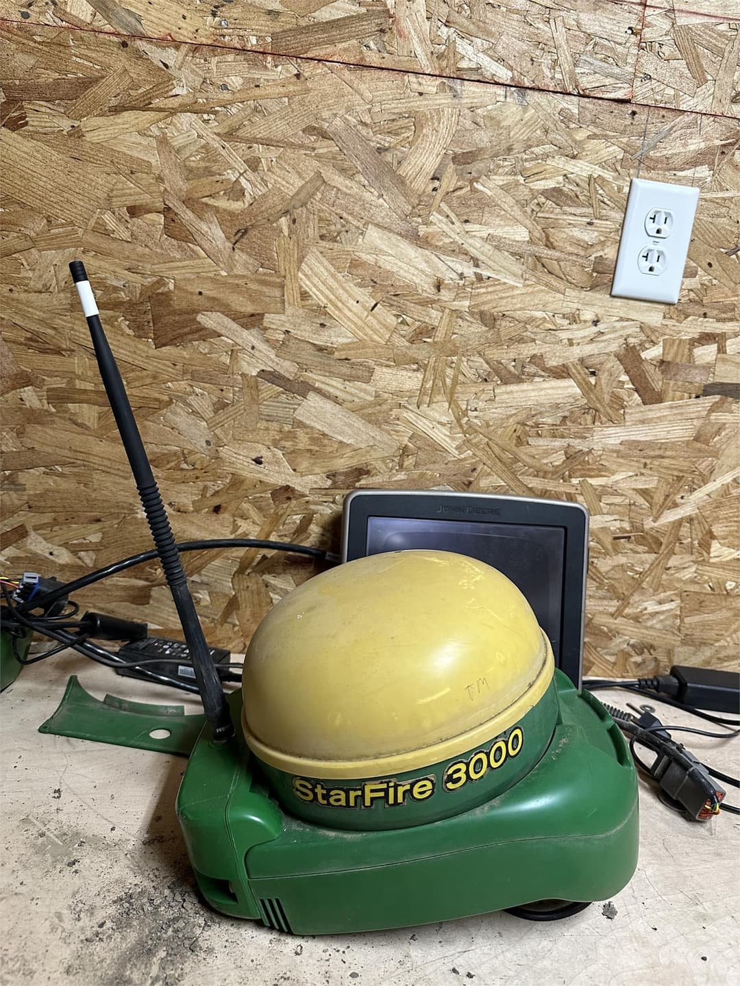 Image of John Deere StarFire 3000 Primary image