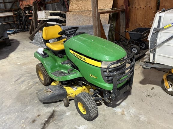 2010 John Deere X300 Equipment Image0