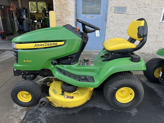 2010 John Deere X300 Equipment Image0
