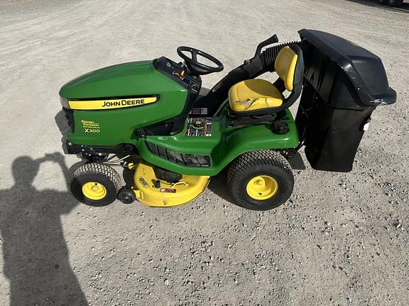 Image of John Deere X300 equipment image 1