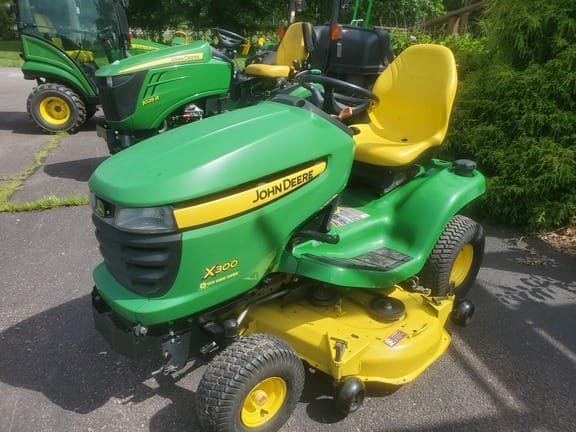2010 John Deere X300 Equipment Image0