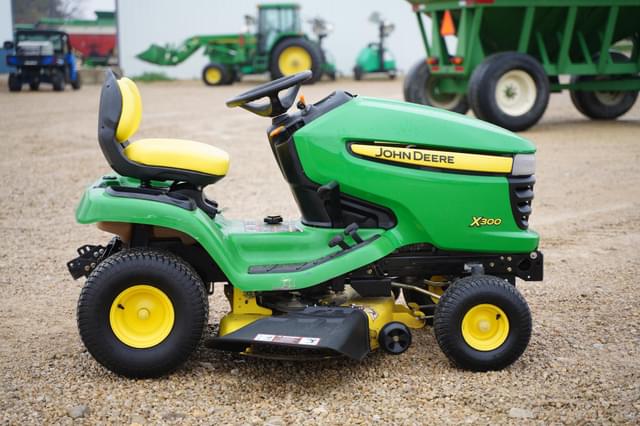Image of John Deere X300 equipment image 3