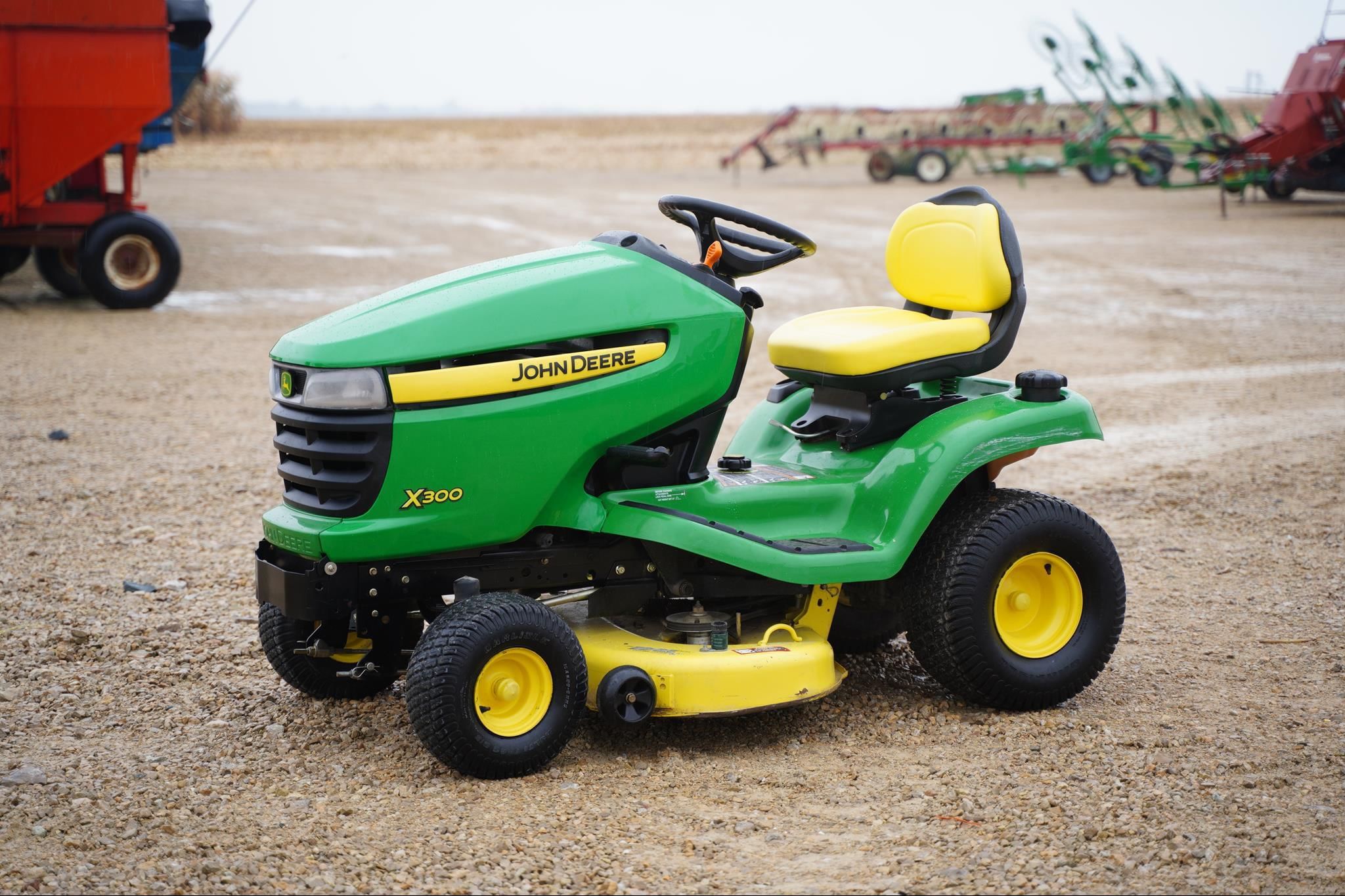 2010 John Deere X300 Equipment Image0