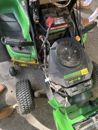 Image of John Deere X300 equipment image 4