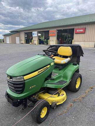 Image of John Deere X304 equipment image 1