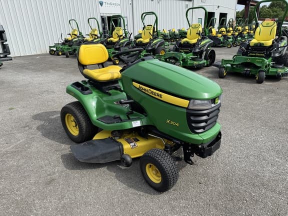 Image of John Deere X304 equipment image 2