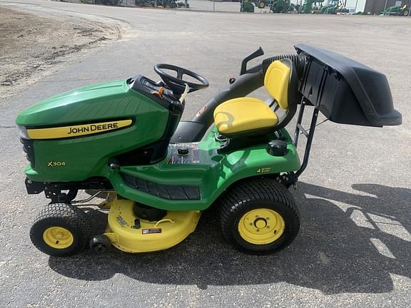 Image of John Deere X304 Primary image