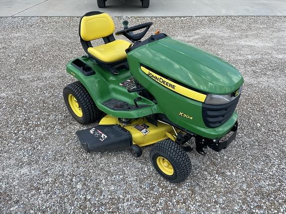 Image of John Deere X304 equipment image 2