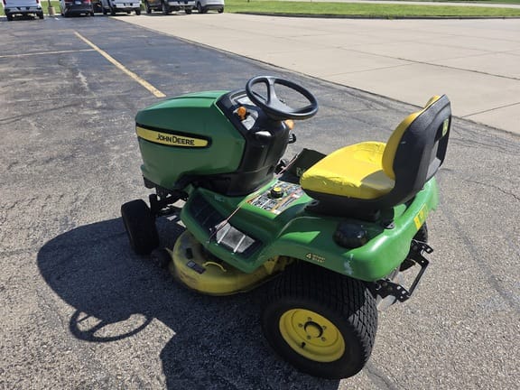 2010 John Deere X304 Equipment Image0