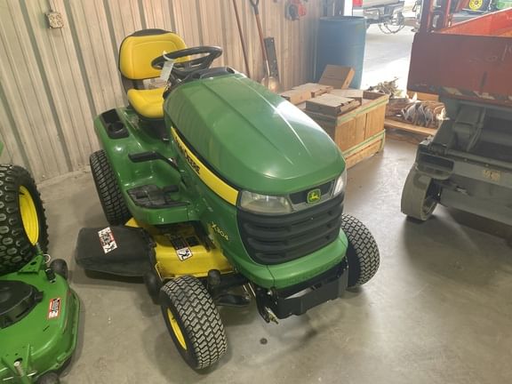 2010 John Deere X304 Equipment Image0