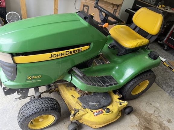 2010 John Deere X320 Equipment Image0