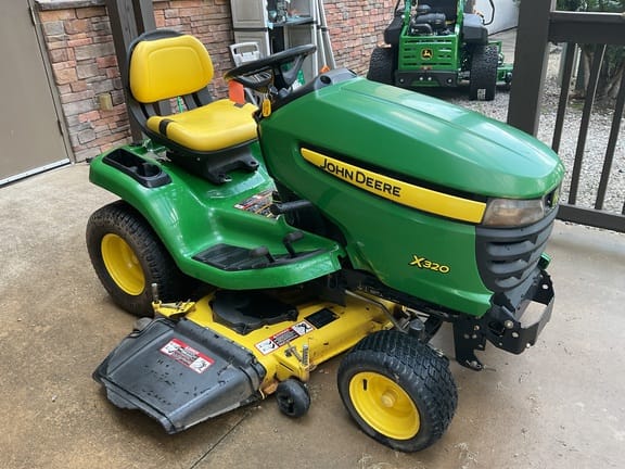 2010 John Deere X320 Equipment Image0